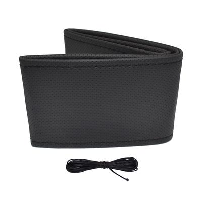 Perforēts stūres rata pārvalks ar šuvēm, melns, 38–39 cm